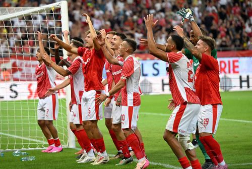 Răzvan Pașcalău, cu numărul 5, va merge la CS Dinamo, formație care evoluează în Liga 2. Foto: Imago Images