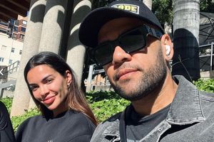 Război între soțiile lui Dani Alves: „Felicitări, fato! Ai ales un tată denaturat, ce ochi buni ai!” vs „Când robinetul se închide...”