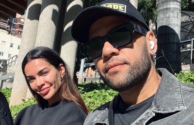 Război între soțiile lui Dani Alves: „Felicitări, fato! Ai ales un tată denaturat, ce ochi buni ai!” vs „Când robinetul se închide...”