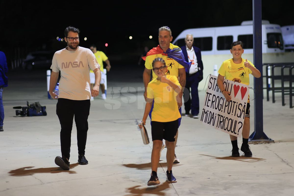 Ioan Niculae și alte cadre înainte de Cipru - România