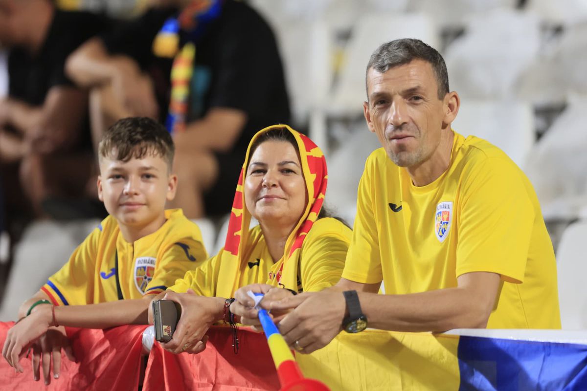 Ioan Niculae și alte cadre înainte de Cipru - România