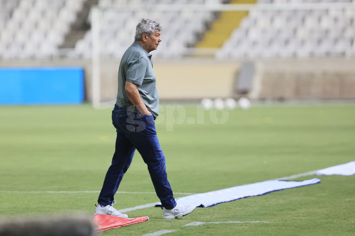 Ioan Niculae și alte cadre înainte de Cipru - România