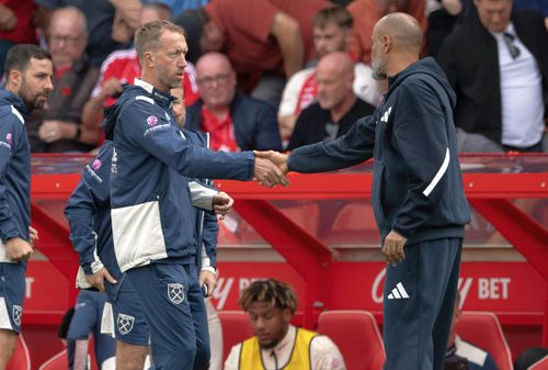 Nuno Espirito Santo (dreapta) pleacă în urma unui conflict cu patronul Evangelos Marinakis. Foto: Imago Images