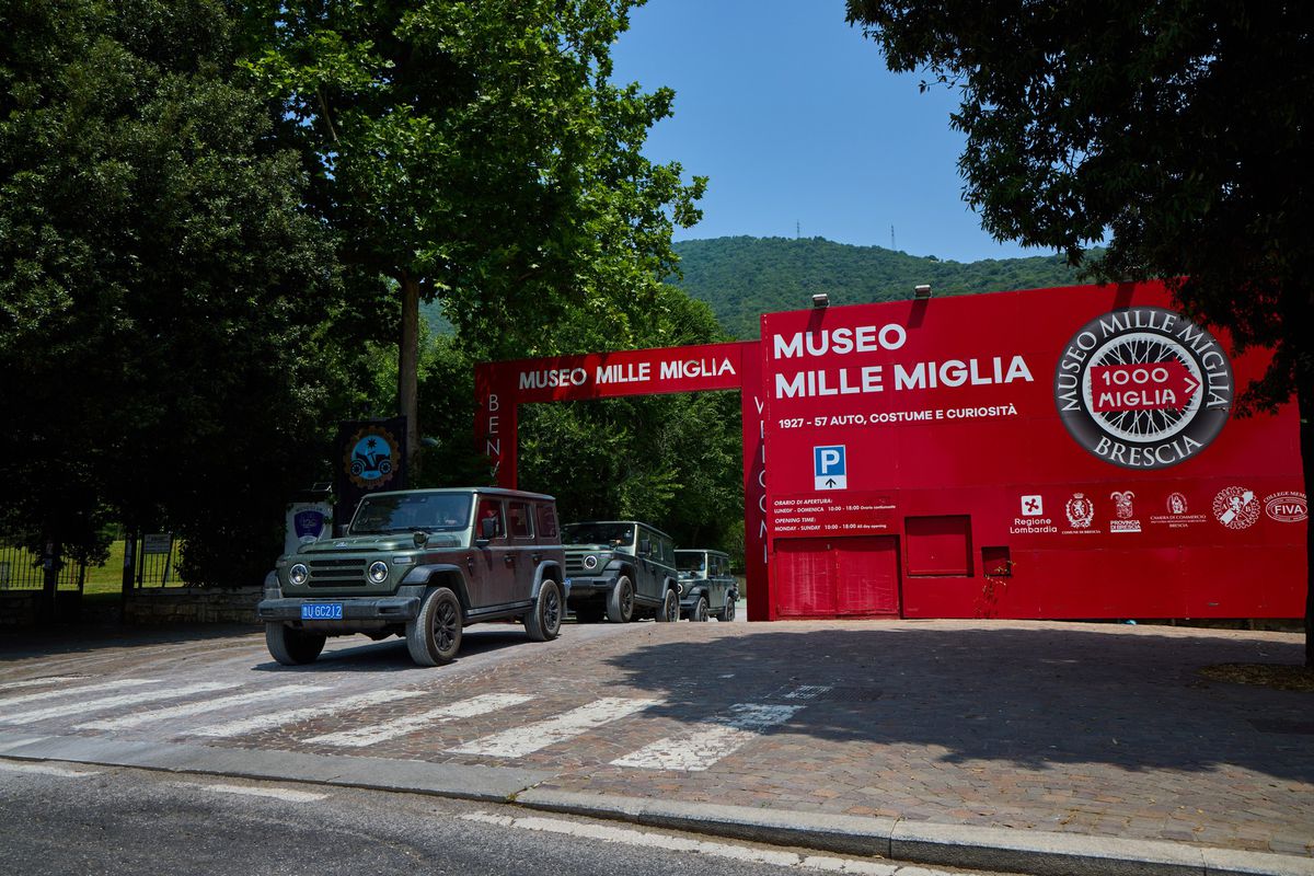 „Clona” de Land Rover Defender, mai ieftină decât un Fiat 500