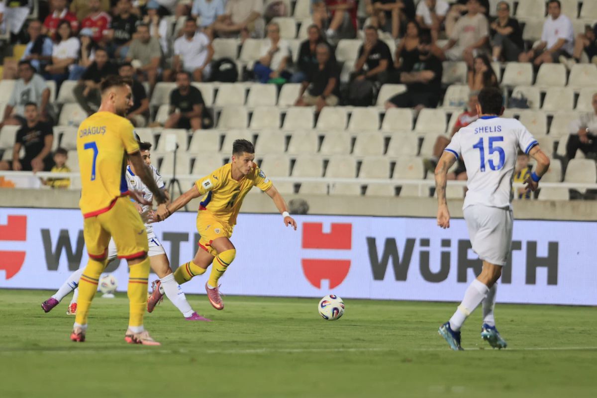 Lovitură pentru Mircea Lucescu! Un fotbalist indispensabil NU va putea juca împotriva Austriei