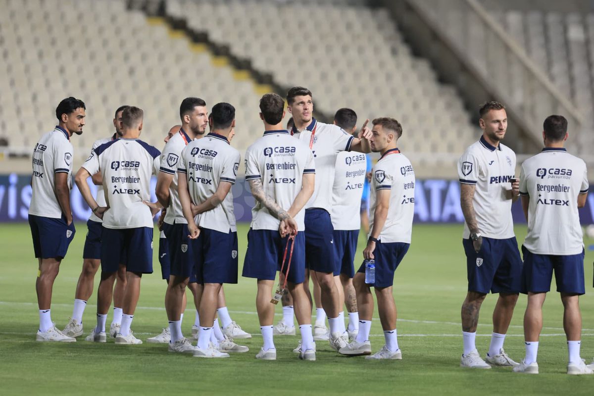 Ioan Niculae și alte cadre înainte de Cipru - România