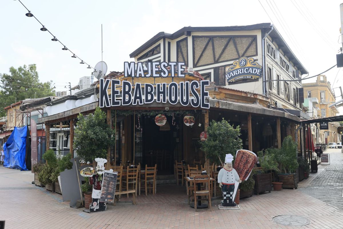 România joacă într-una dintre cele mai bizare capitale din lume » Graniță în centrul orașului, o zonă nerecunoscută de nimeni la nivel mondial!