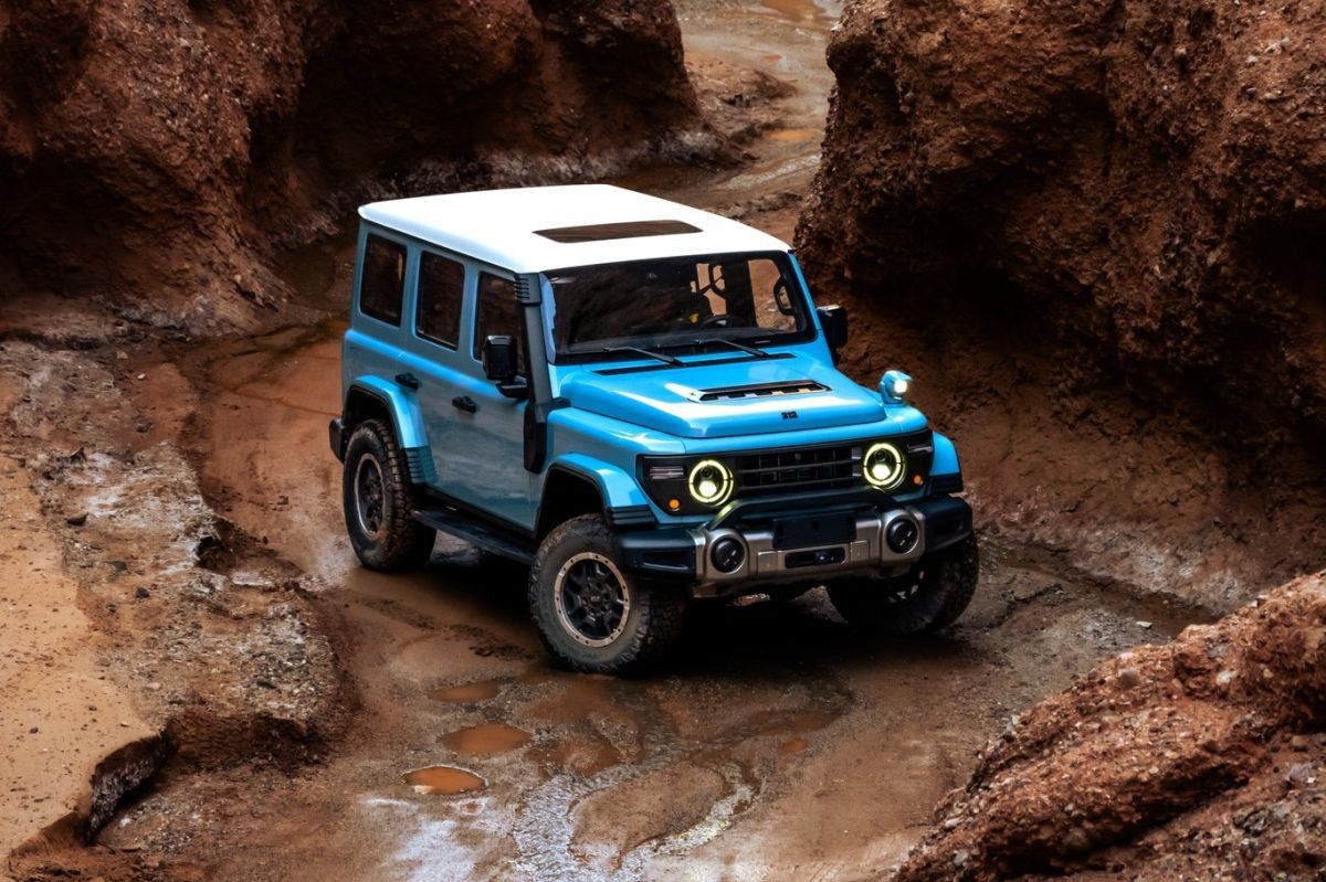 „Clona” de Land Rover Defender, mai ieftină decât un Fiat 500