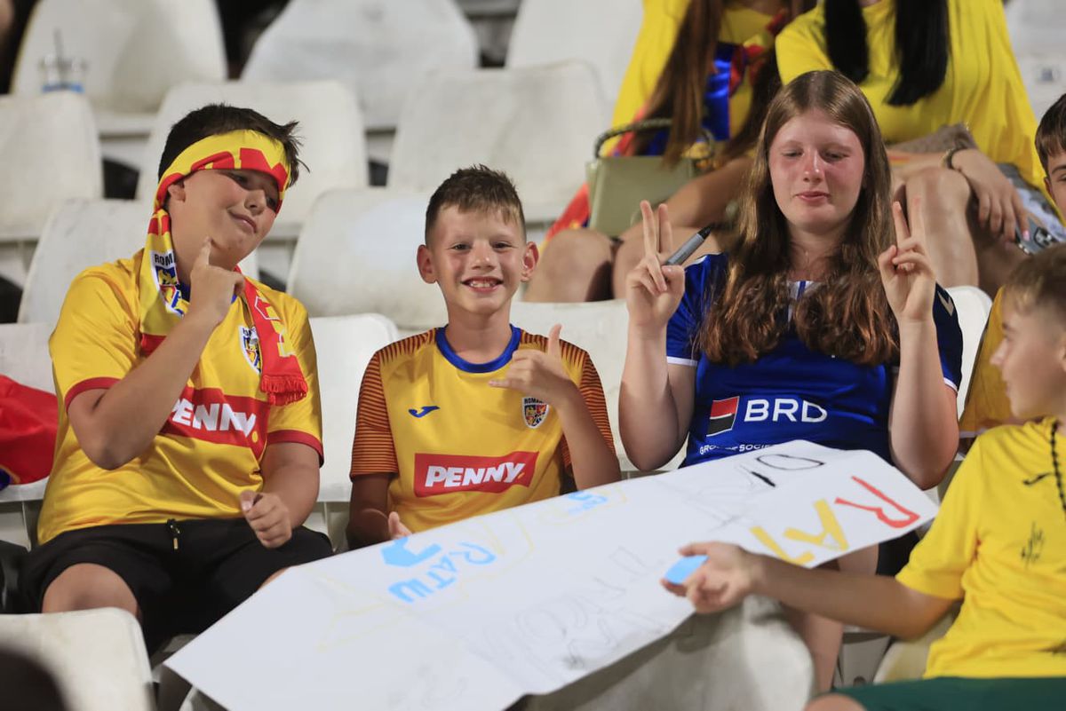 Ioan Niculae și alte cadre înainte de Cipru - România