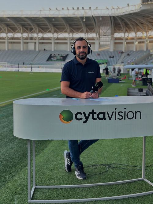 Andreas Odysseos lucrează pentru cea mai importantă televiziune din Cipru. Foto: instagram.com/aodysseos