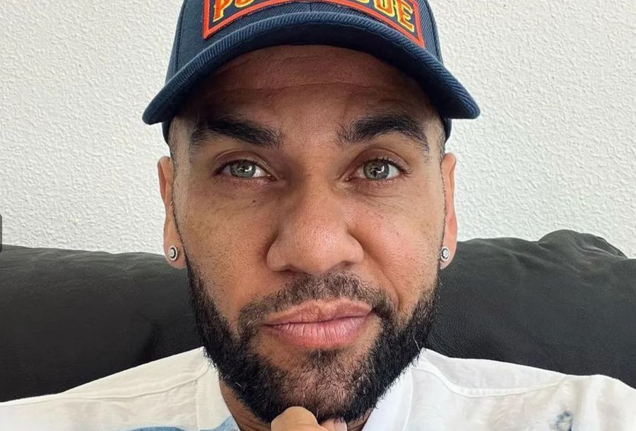 Dani Alves, prins la mijloc în conflictul izbucnit între actuala soție, Joana Sanz, și fosta, Dinorah Santa Ana Război între soțiile lui Dani Alves: „Felicitări, fato! Ai ales un tată denaturat, ce ochi buni ai!” vs „Când robinetul se închide...”