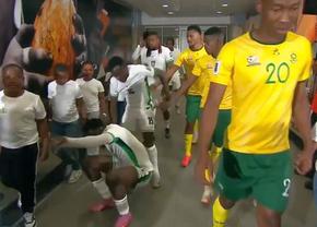 Moment comic sub ochii lui Siyabonga Ngezana: ce au pățit celebrii adversari » Africa de Sud, aproape de Mondial