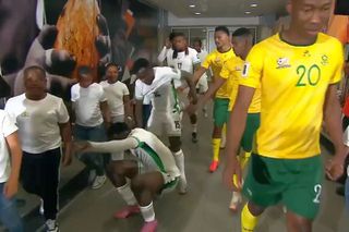 Moment comic sub ochii lui Siyabonga Ngezana: ce au pățit celebrii adversari » Africa de Sud, aproape de Mondial