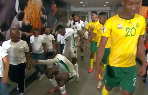 Moment comic sub ochii lui Siyabonga Ngezana: ce au pățit celebrii adversari » Africa de Sud, aproape de Mondial