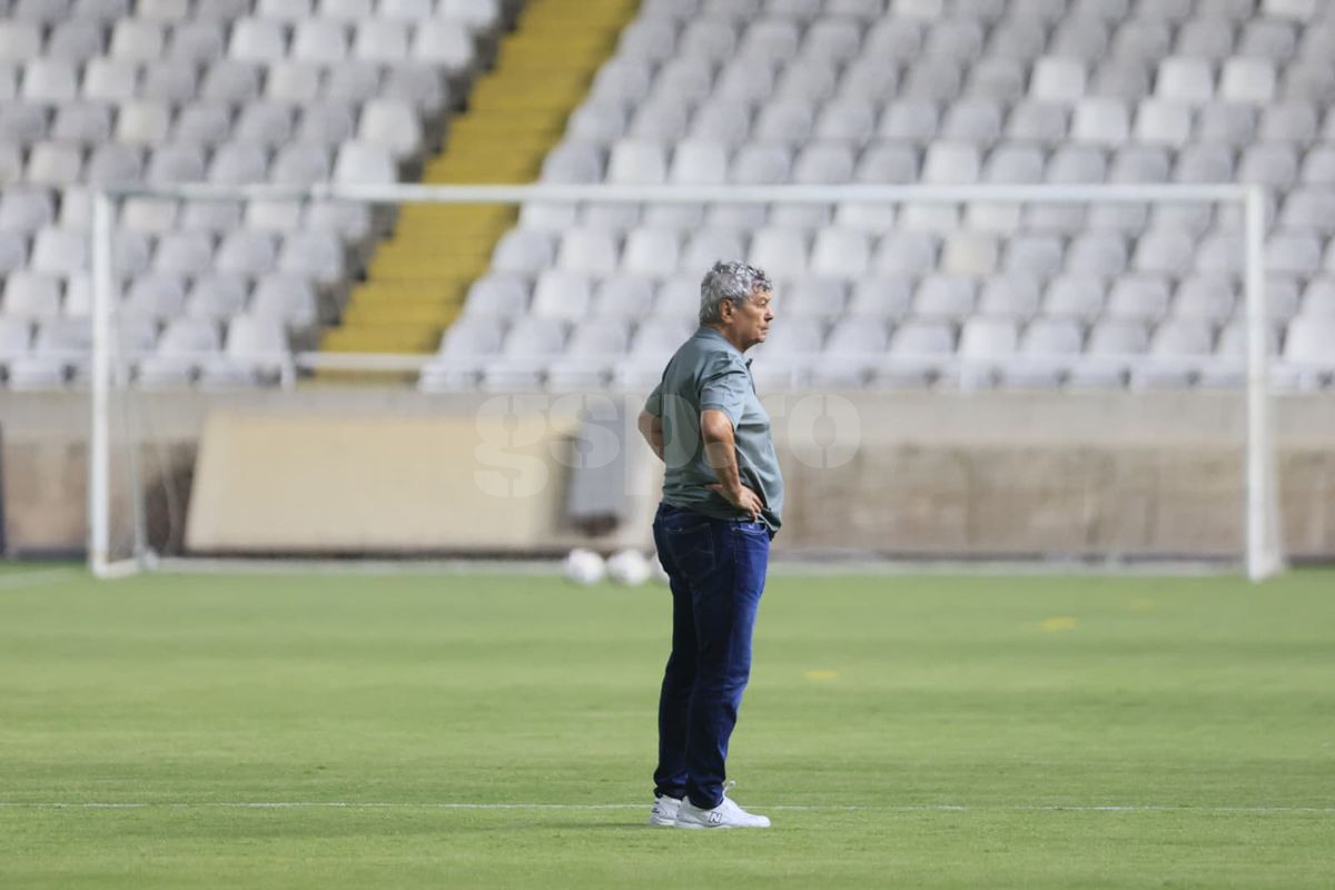 Ioan Niculae și alte cadre înainte de Cipru - România