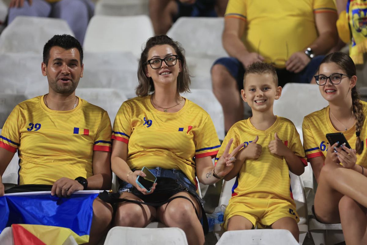 Ioan Niculae și alte cadre înainte de Cipru - România