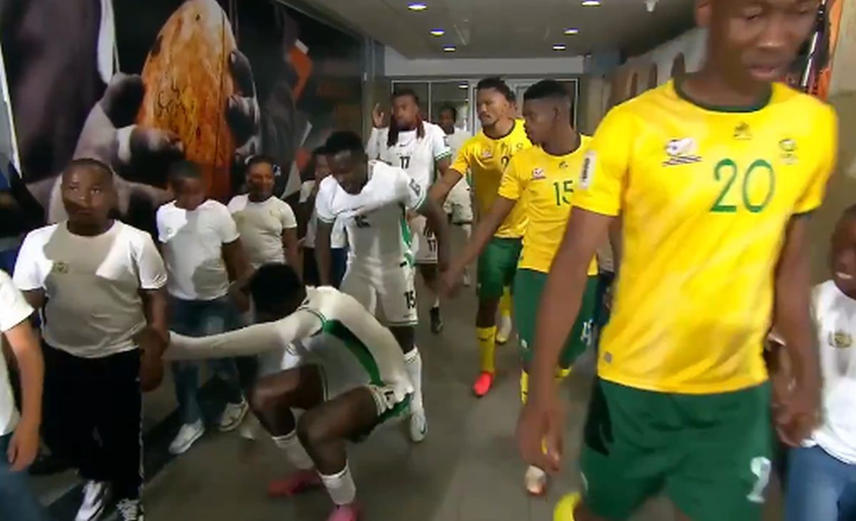Moment comic sub ochii lui Siyabonga Ngezana: ce au pățit celebrii adversari » Africa de Sud, aproape de Mondial