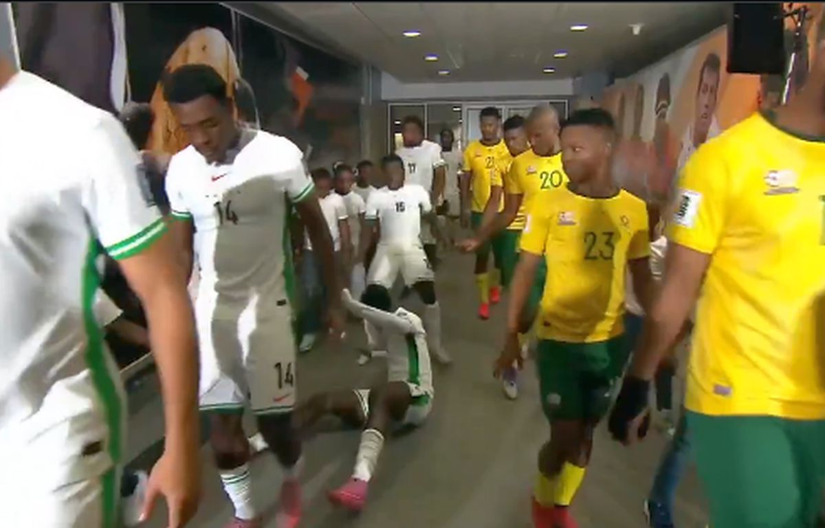 Moment comic sub ochii lui Siyabonga Ngezana: ce au pățit celebrii adversari » Africa de Sud, aproape de Mondial