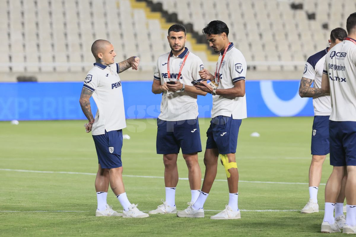 Ioan Niculae și alte cadre înainte de Cipru - România