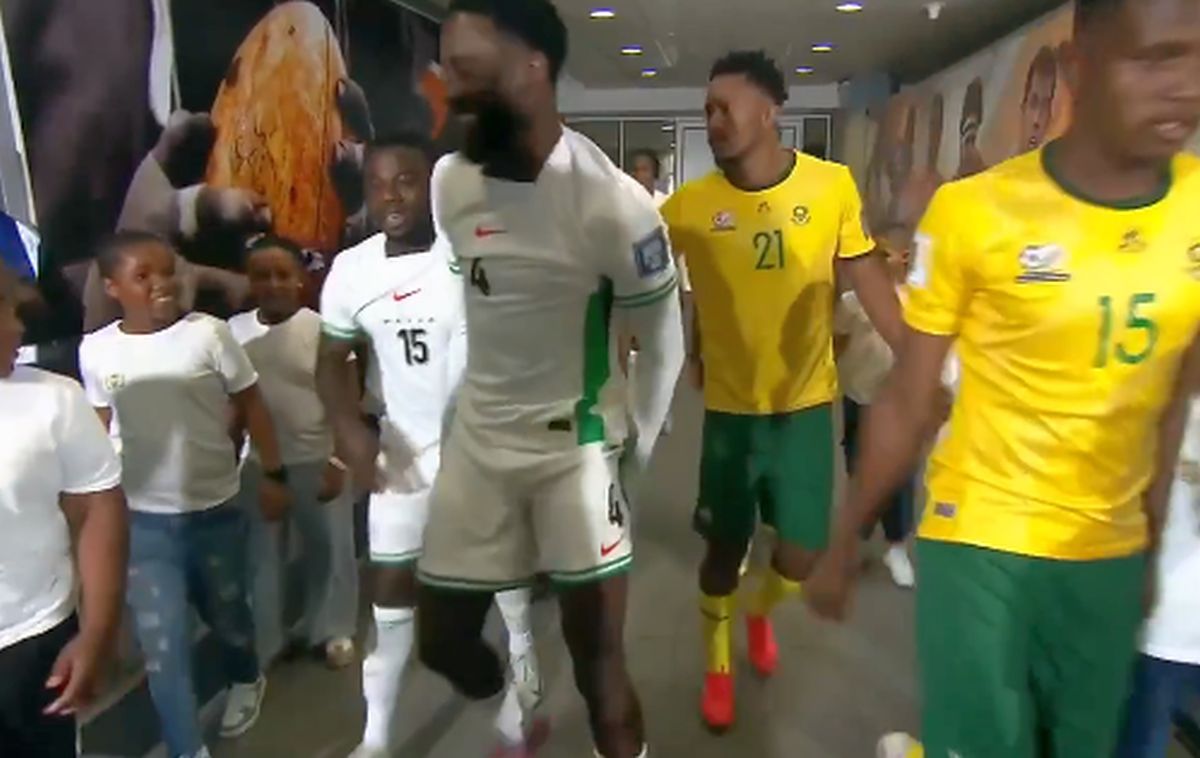 Moment comic sub ochii lui Ngezana: Ndidi și Moses Simon au căzut