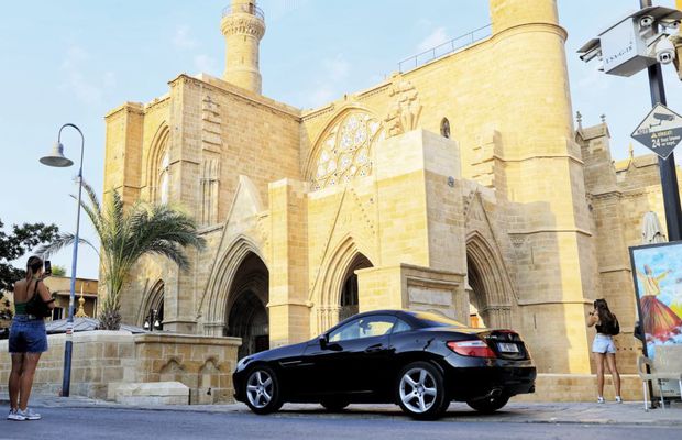 România joacă într-una dintre cele mai bizare capitale din lume » Graniță în centrul orașului, o zonă nerecunoscută de nimeni la nivel mondial!