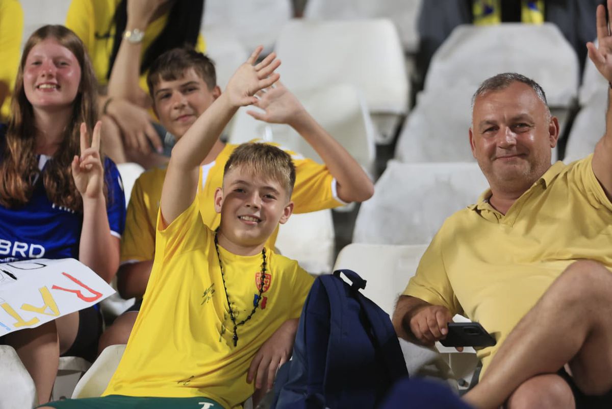 Ioan Niculae și alte cadre înainte de Cipru - România