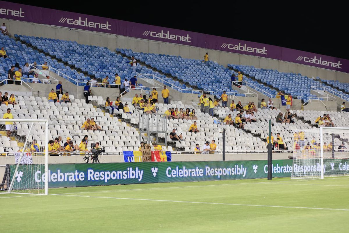 Ioan Niculae și alte cadre înainte de Cipru - România