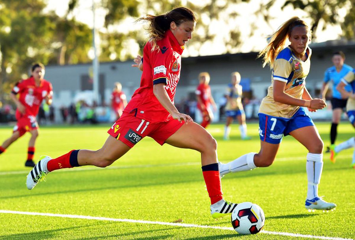 Scene scandaloase! Un suporter a agresat sexual o fotbalistă în timpul meciului