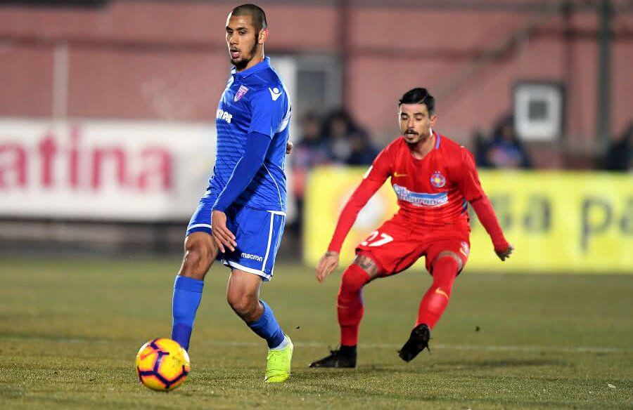 Aissa Laidouni (albastru), într-un meci Voluntari - FCSB Ce bine că l-a refuzat pe Becali! I-a spus „pas” lui FCSB, iar acum joacă în grupele Ligii Campionilor și se îmbogățește