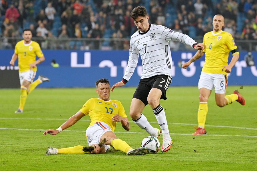 În minutul 76, Rus a reușit intervenția meciului: l-a deposedat în ultimul moment pe Havertz, scăpat singur spre poarta noastră, cu un tackling perfect (foto: Imago) România a câștigat un fotbalist în Germania! » La un pas de retragere, voia să joace pentru Ungaria