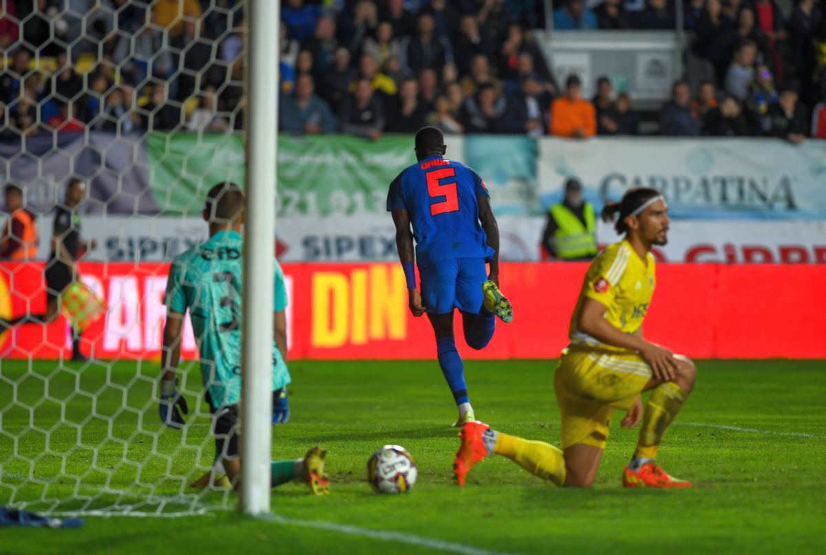 Henț evident, în careu, la Dawa, în Petrolul - FCSB » De ce nu a dictat penalty Horațiu Feșnic