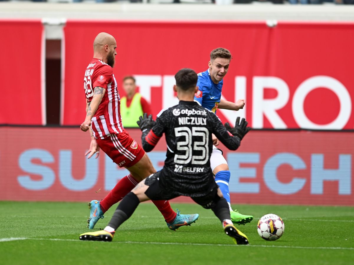 Gică Hagi a izbucnit la adresa propriului staff: „Sunt nervos, e o greșeală foarte mare! Să mi se spună că poate juca și apoi să văd asta?!”