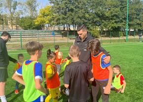 Fundația Olimpică Română și Ion Țiriac au lansat un program special » Copiii între 6 și 12 ani pot învăța fotbal gratuit