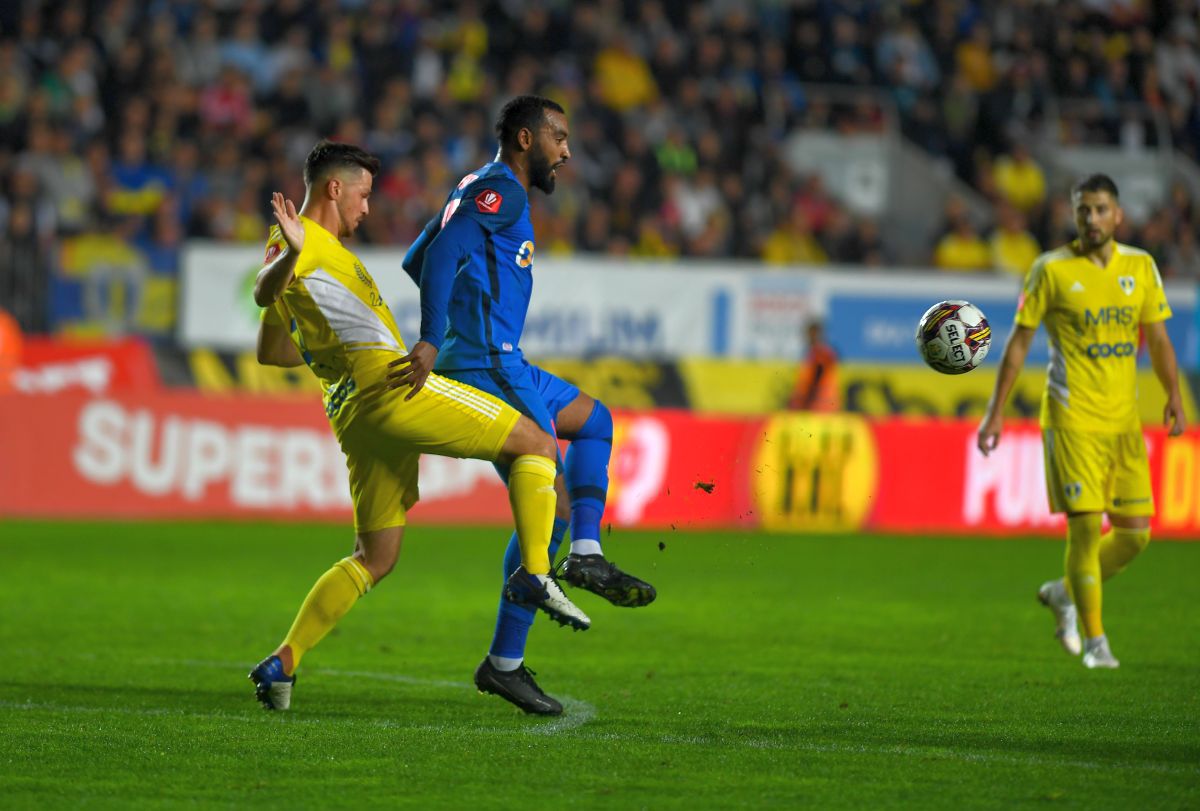 Henț evident, în careu, la Dawa, în Petrolul - FCSB » De ce nu a dictat penalty Horațiu Feșnic