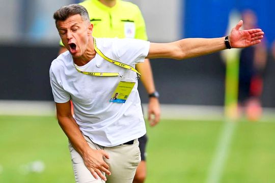 Ovidiu Burcă (42 de ani) a criticat atitudinea elevilor lui de la Dinamo după remiza, 1-1, de la Baia Mare. „Câinii” au irosit desprinderea după ce-au avut 1-0, au fost egalați înainte de pauză și au scăpat ieftin după repriza secundă.
