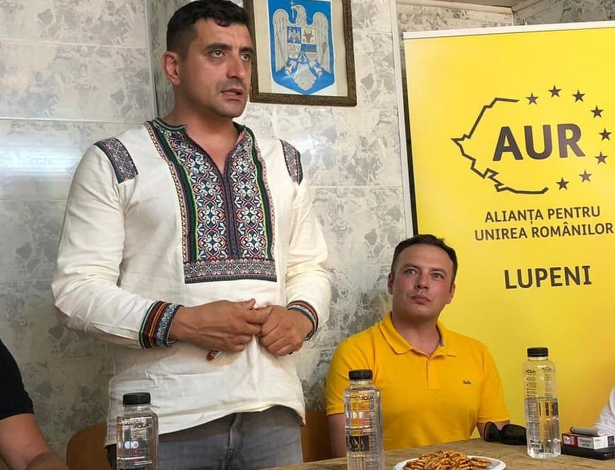 AUR et Patria » Ieri ultrași, azi președinți de partid! Suporterii care fac haos la meciurile naționalei, folosiți în campania electorală a lui George Simion