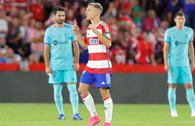 Cu „dubla” reușită aseară contra Barcelonei, mijlocaşul de la Granada a intrat într-un club select în care se află și Gică Craioveanu