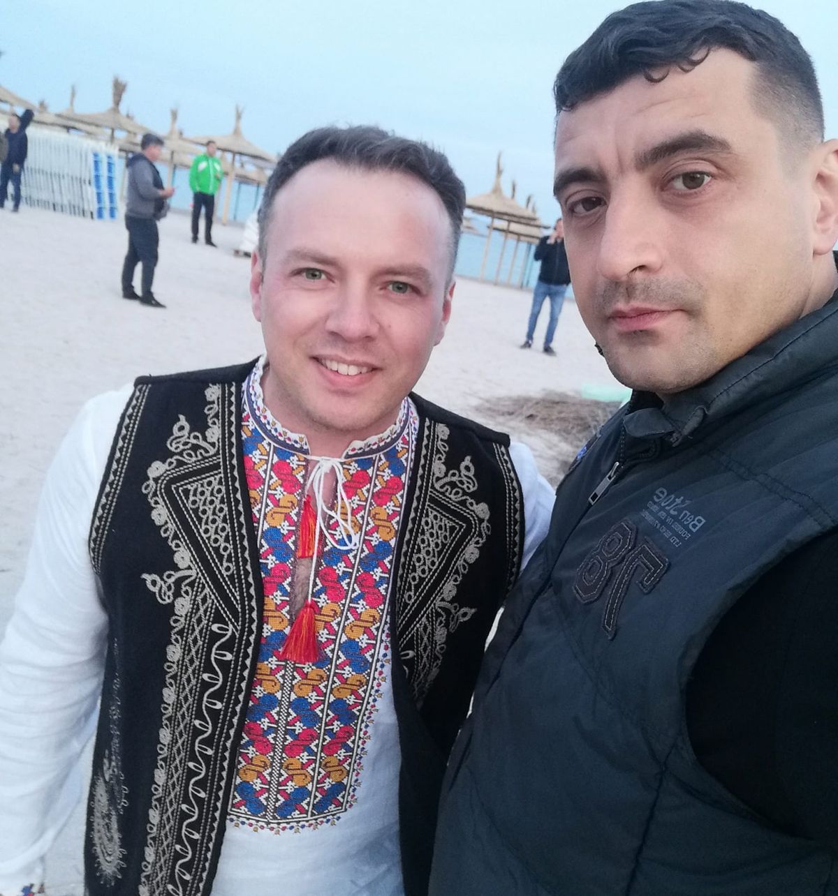 AUR et Patria » Ieri ultrași, azi președinți de partid! Suporterii care fac haos la meciurile naționalei, folosiți în campania electorală a lui George Simion