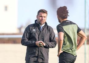 Adrian Mutu, criticat din nou în presa din Azerbaidjan: „Nimeni n-a vorbit așa agresiv despre Neftchi. De fiecare dată când pierde dă vina pe altcineva!”