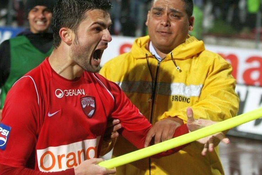 S-a lăsat cu acuzații grele la derby-ul etapei: „Caracatița fotbalului românesc!” » Pe cine viza mesajul