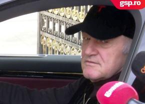 Gigi Becali, la poluri opuse » A dat muzica bisericească la maximum în bolidul de lux și după a oferit o declarație șocantă: „Războiul din Israel e în avantajul nostru”