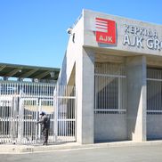 Ciprioţii pregătesc stadionul pentru meciul cu România FOTO: Ionuţ Iordache (GSP)