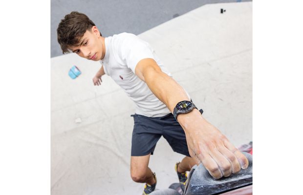Campionul la escaladă, Darius Râpă, își duce performanțele la următorul nivel cu noul HUAWEI WATCH GT 6 PRO: „modurile de antrenament avansate mă ajută să-mi urmăresc progresul atât în antrenamentele din sală, cât și în aer liber”.