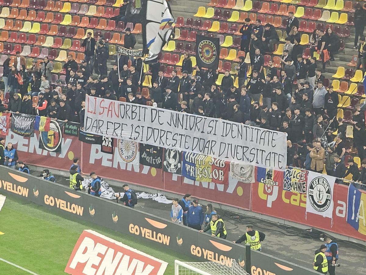 Ultrașii Petrolului le-au făcut pe toate în Giulești: s-au bătut între ei, au afișat o scenografie spectaculoasă, apoi unii dintre ei au fost evacuați