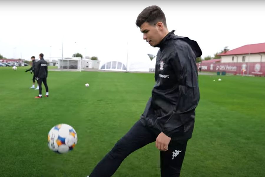 Cristian Ignat a revenit la antrenamentele Rapidului / Sursă foto: Rapid TV Fundașul Rapidului, aproape de revenirea pe teren: „În 2-3 săptămâni, cred că voi putea juca”