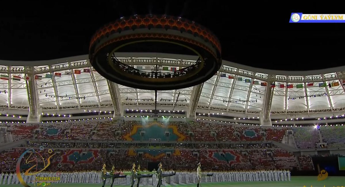 Cunoscuții vloggeri români au ajuns la câțiva pași de stadionul INTERZIS din cel mai misterios oraș al lumii: „Teoretic, trebuia să îl vizităm... nu se poate”