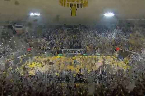 Atmosferă senzațională în sala lui Aris Salonic/Foto: captură X