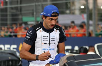 Carlos Sainz, nemulțumit de modul în care Formula 1 e transmis: „Se exagerează cu celebritățile și iubitele piloților”