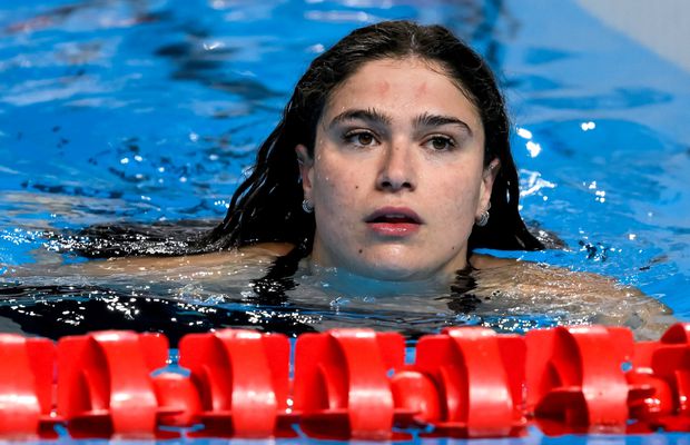 Înotătoarele din Italia, prinse la furat în aeroportul din Singapore, au primit o suspendare de 90 de zile