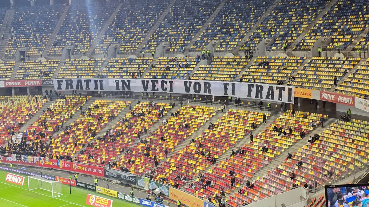 Galeriile s-au războit prin mesaje în Dinamo - Rapid » „Câinii” le-au luat fața giuleștenilor